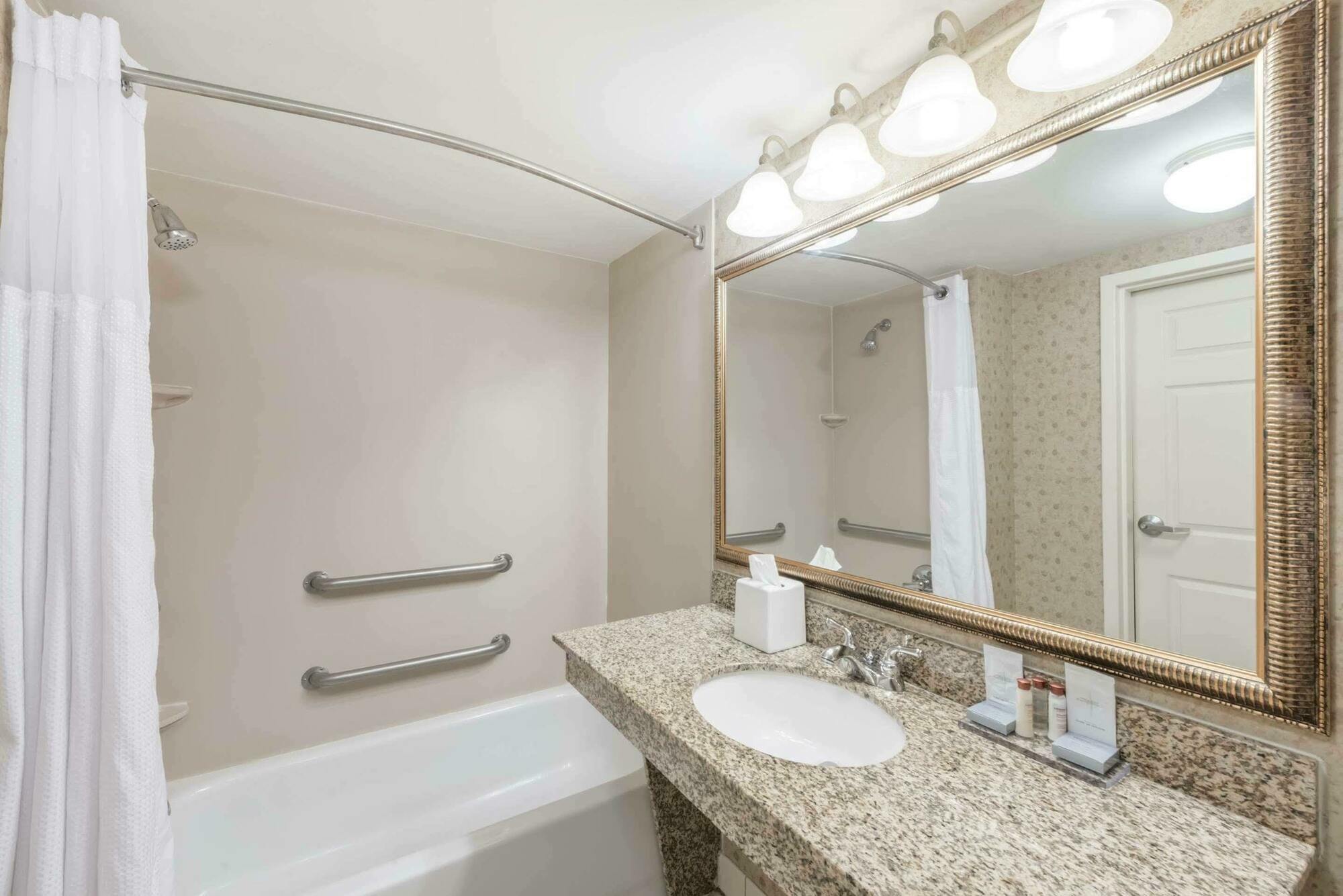 Holiday Inn Cleveland By Ihg Экстерьер фото